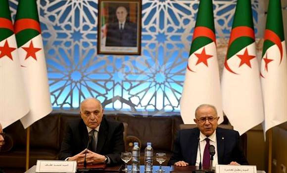 السيد أحمد عطّاف يتسلم مهامه على رأس وزارة الشؤون الخارجية والجالية الوطنية بالخارج